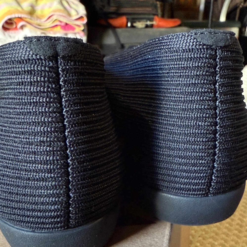 Black Women's Flats - Picture 6 of 8